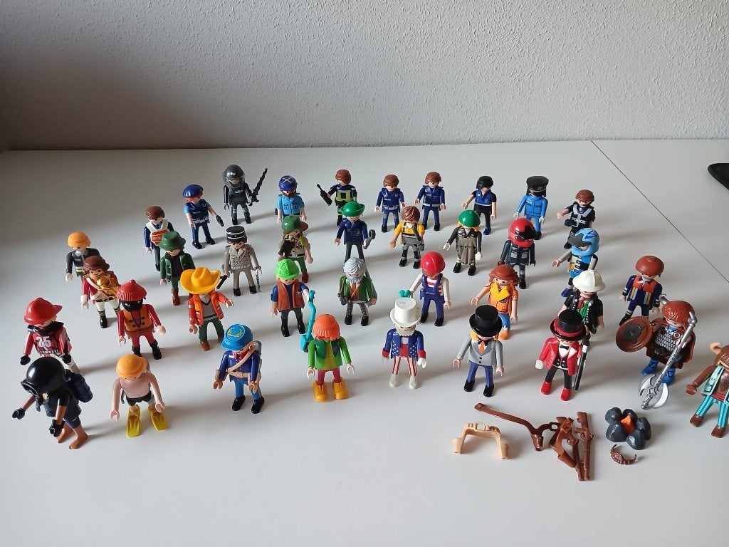 38 Playmobil poppetjes (jongens) met accessoires, Ophalen of Verzenden, Zo goed als nieuw