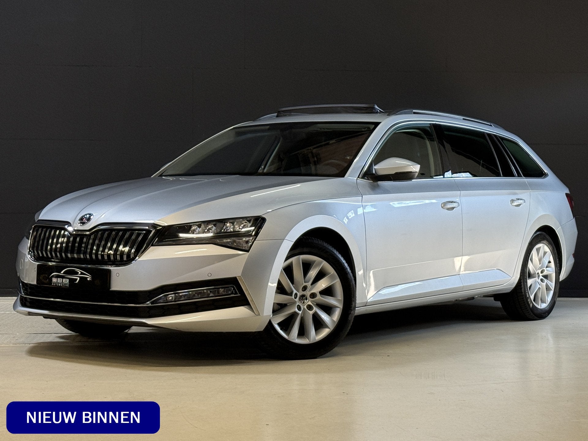Skoda Superb Combi 1.4 TSI iV Business Edition Plus | Panora, Stof, Gebruikt, 4 cilinders, 1600 kg