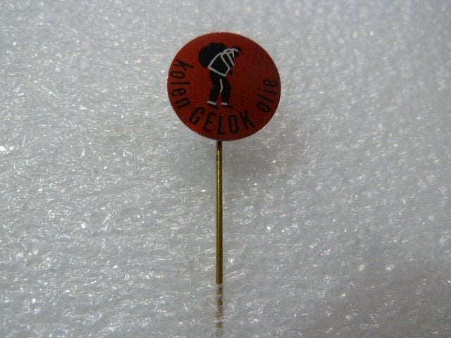 Vintage Speldje Kolen Gelok Olie, Verzamelen, Ophalen of Verzenden, Gebruikt, Overige onderwerpen, Speldje of Pin