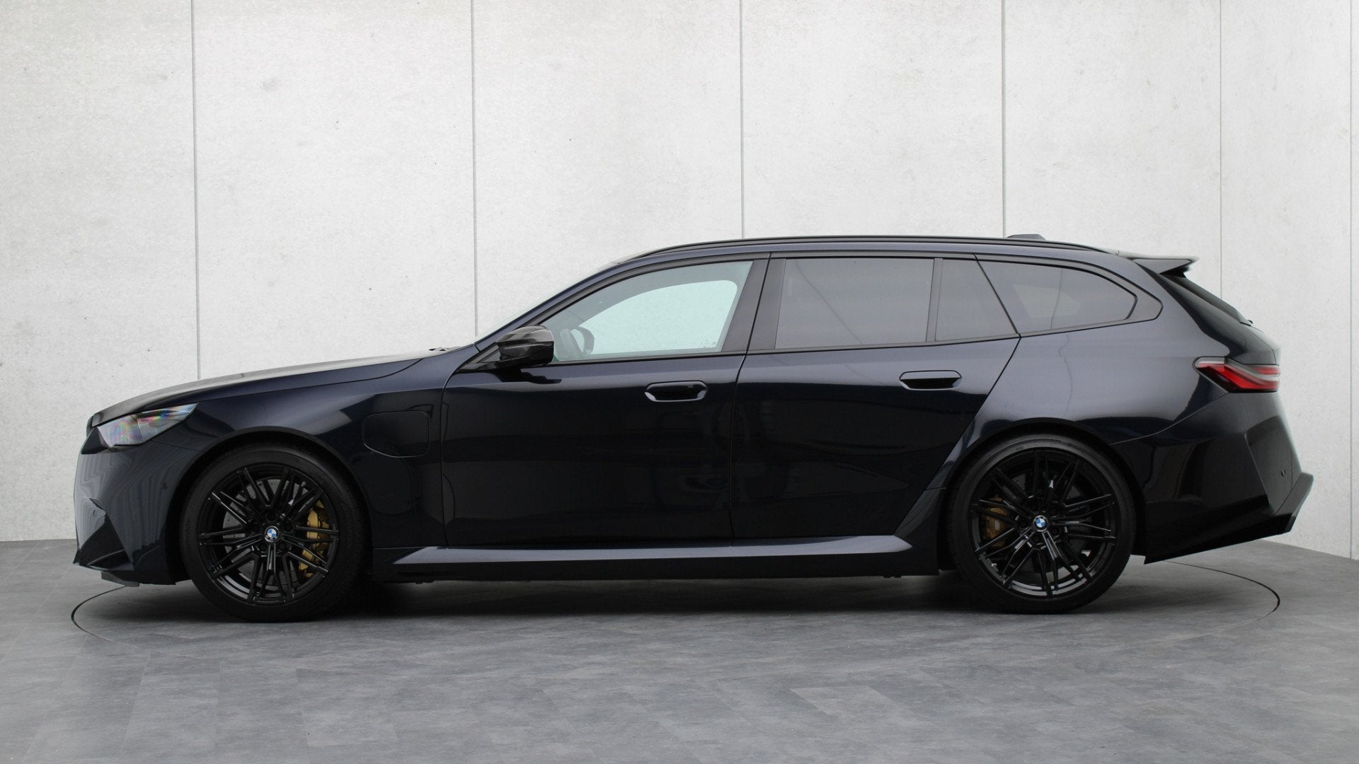 BMW M5 Touring | Ultimate Package | M Drivers Package | Stoe, 12 maanden, Gebruikt, 4395 cc, Zwart