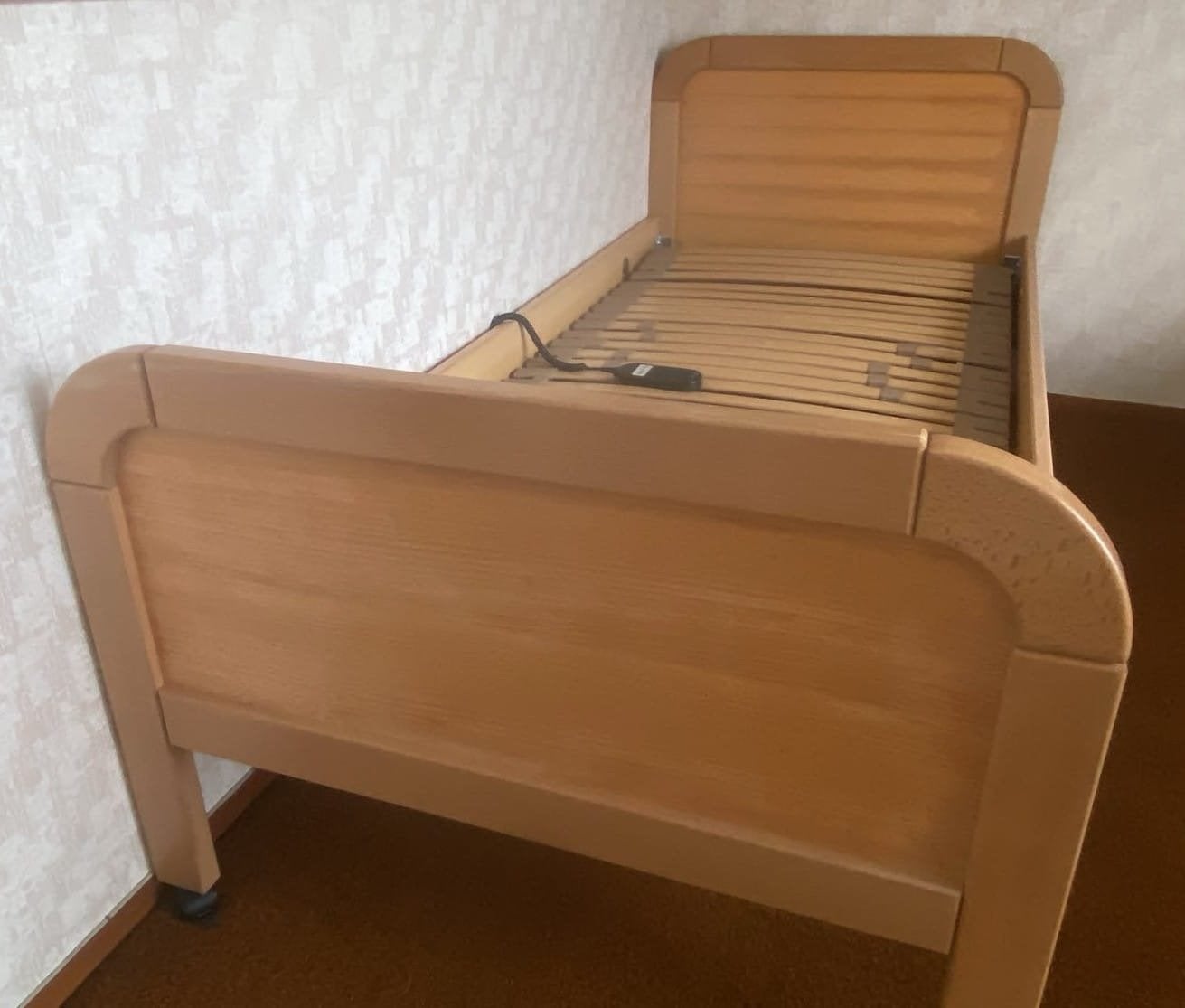 Seniorenbed 200x90cm met elektrisch verstelbare lattenbodem, Huis en Inrichting, Slaapkamer | Bedden, Ophalen, 90 cm, Eenpersoons