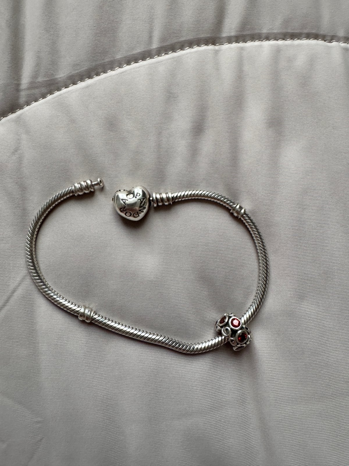 Pandora armband met een bedeltje, Ophalen, Gebruikt, Met bedels of kralen, Zilver