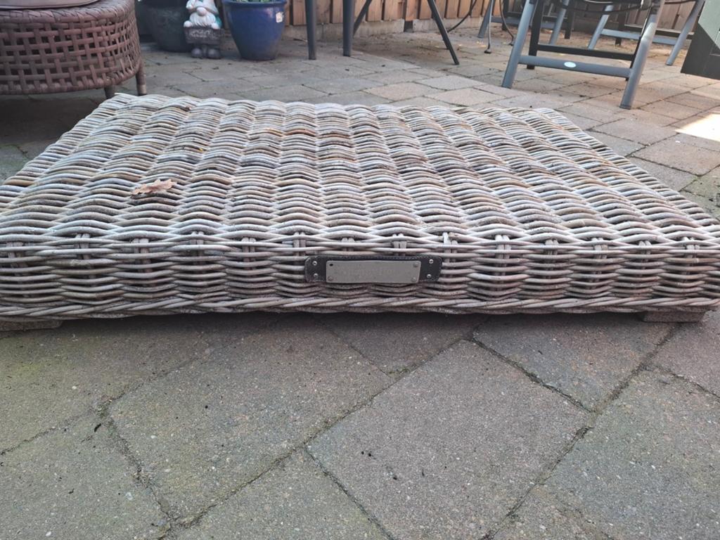 Rotan ligbed voor grote honden, Ophalen, Gebruikt