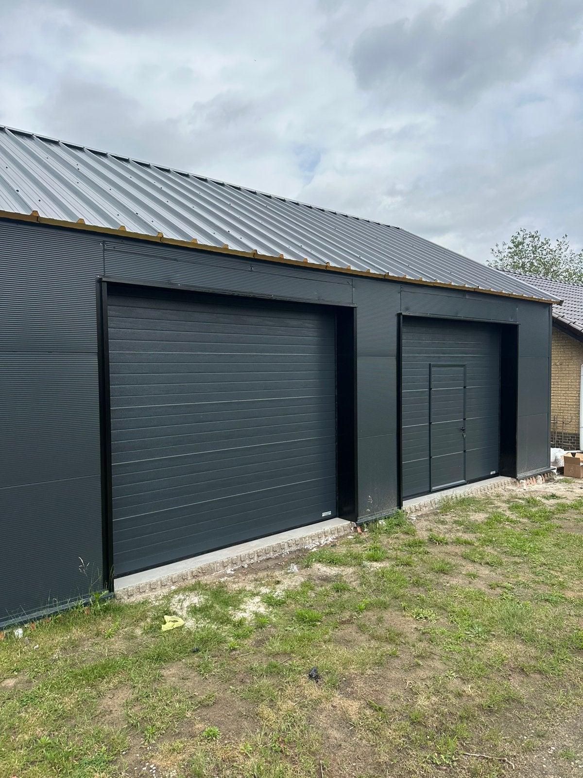 NIEUWE GARAGEDEUREN,ROLDEUREN&INDUSTRIEDEUREN VANAF €895,-, Doe-het-zelf en Verbouw, Deuren en Horren, Ophalen of Verzenden, 120 cm of meer