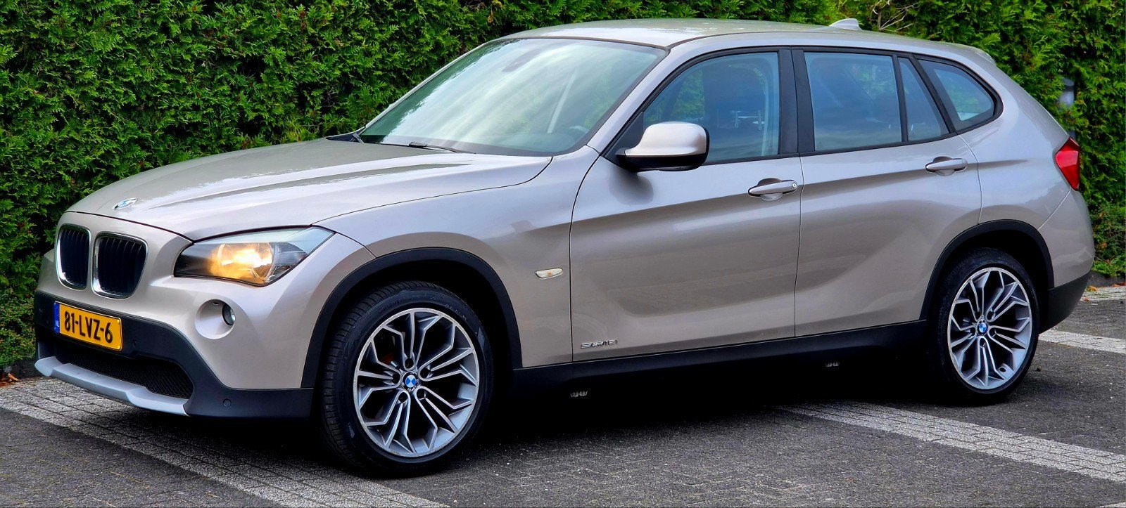 BMW X1 sDrive18i |Clima|APK6-2027|2WD, X1, 1995 cc, Zwart, 4 cilinders