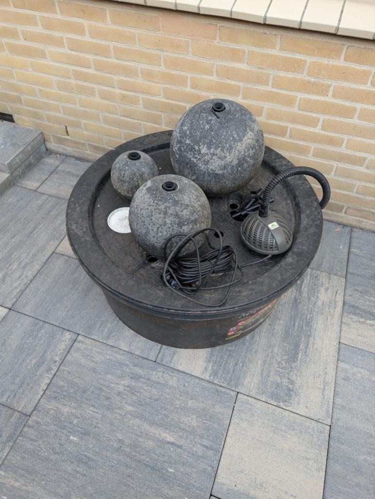 Ubbink Waterpartij/ ornament met nieuwe pomp t.w.v 79euro, Ophalen, Beton