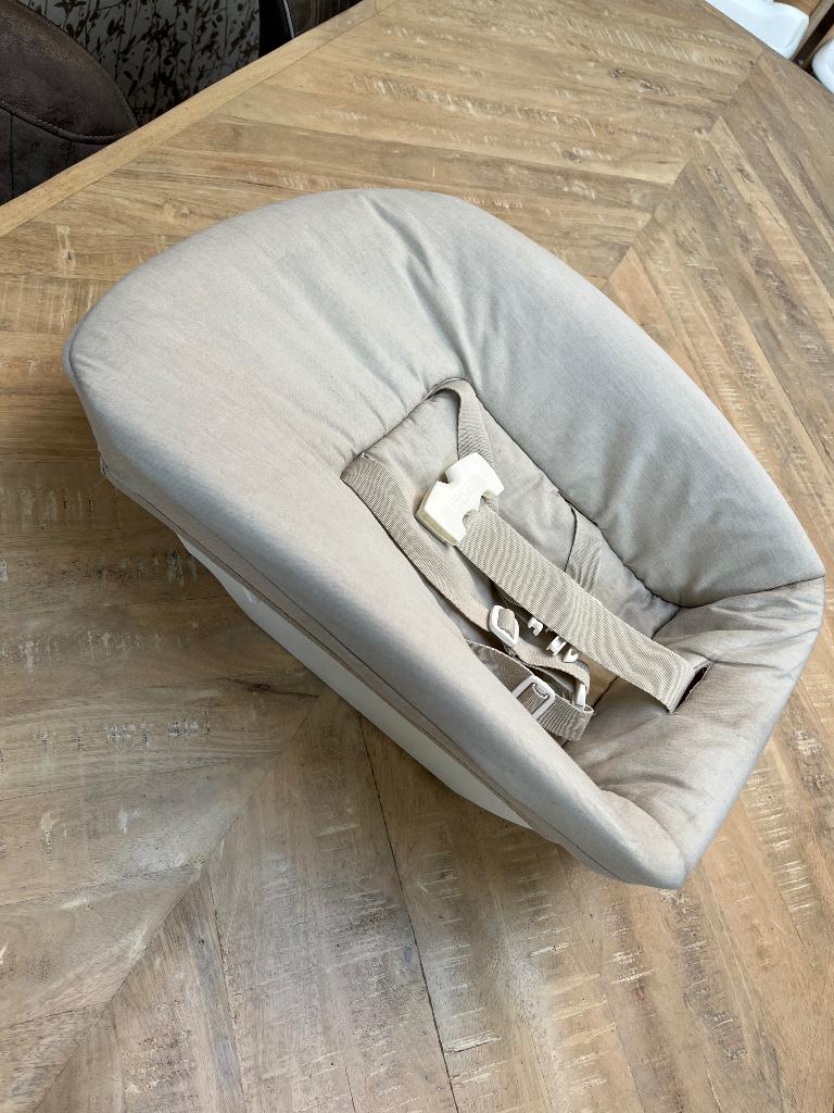 Babynestje Stokke stoel, Ophalen, Zo goed als nieuw, Meegroeistoel