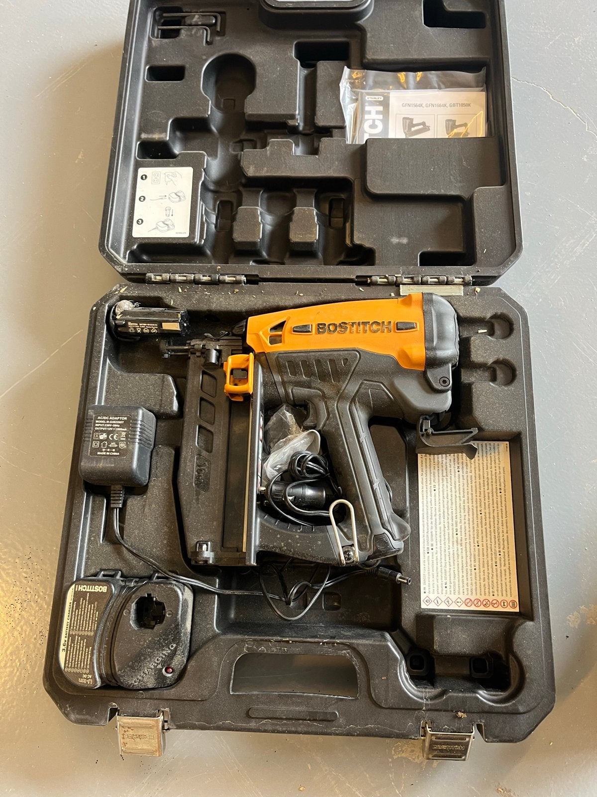 Bostitch GFN1564K-E tacker op gas - Zo goed als nieuw, Overige merken, Geen, Ophalen of Verzenden, Zo goed als nieuw