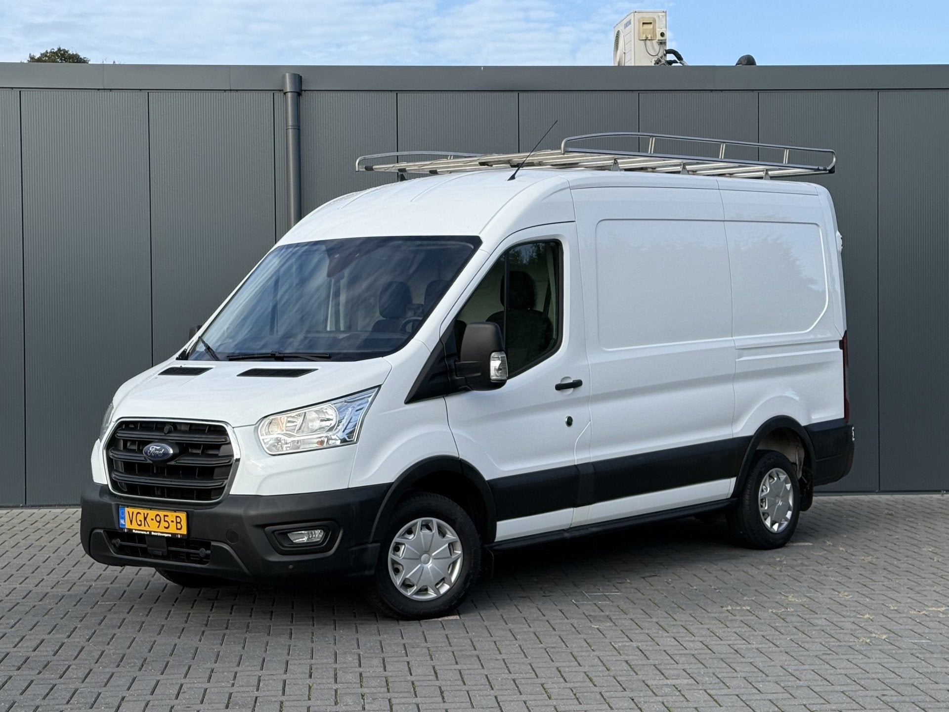 Ford Transit 2.0 TDCI / L2H2 / 1e EIG / IMPERIAAL + LADDER /, Euro 6, 4 cilinders, 2450 kg, Wit