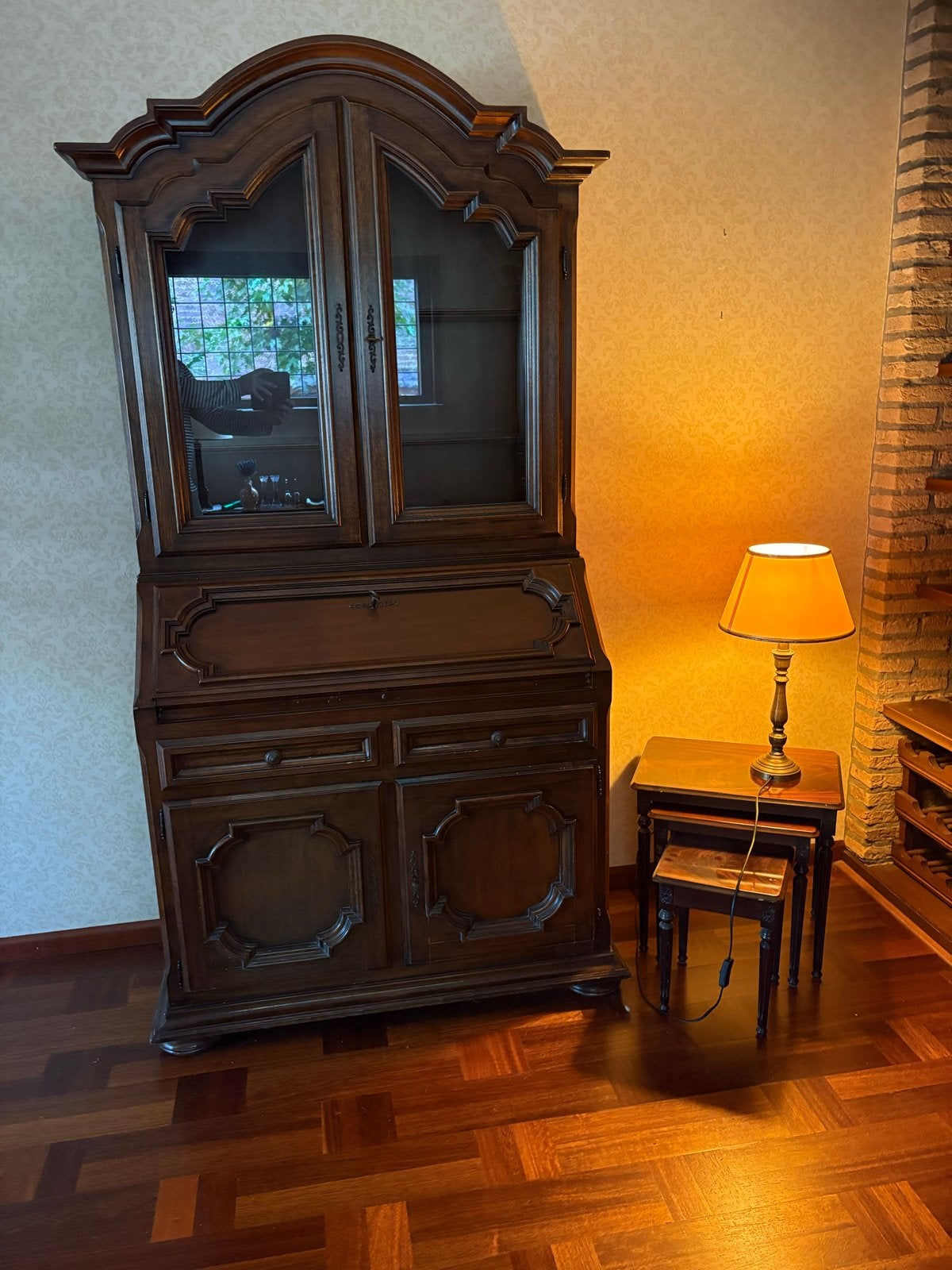 Antieke secretaire kast met vitrine, Ophalen