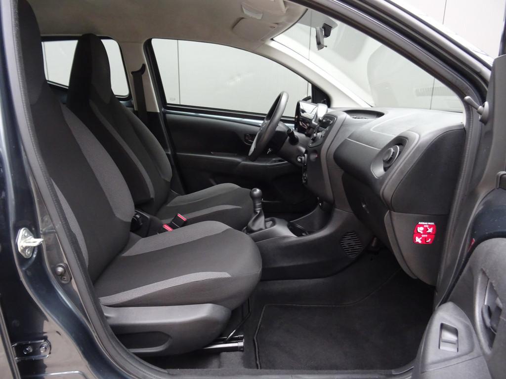 Toyota Aygo 1.0 VVT-i x-fun * EXTRA GETINT GLAS * LED * GOED, Voorwielaandrijving, Stof, Gebruikt, Euro 6