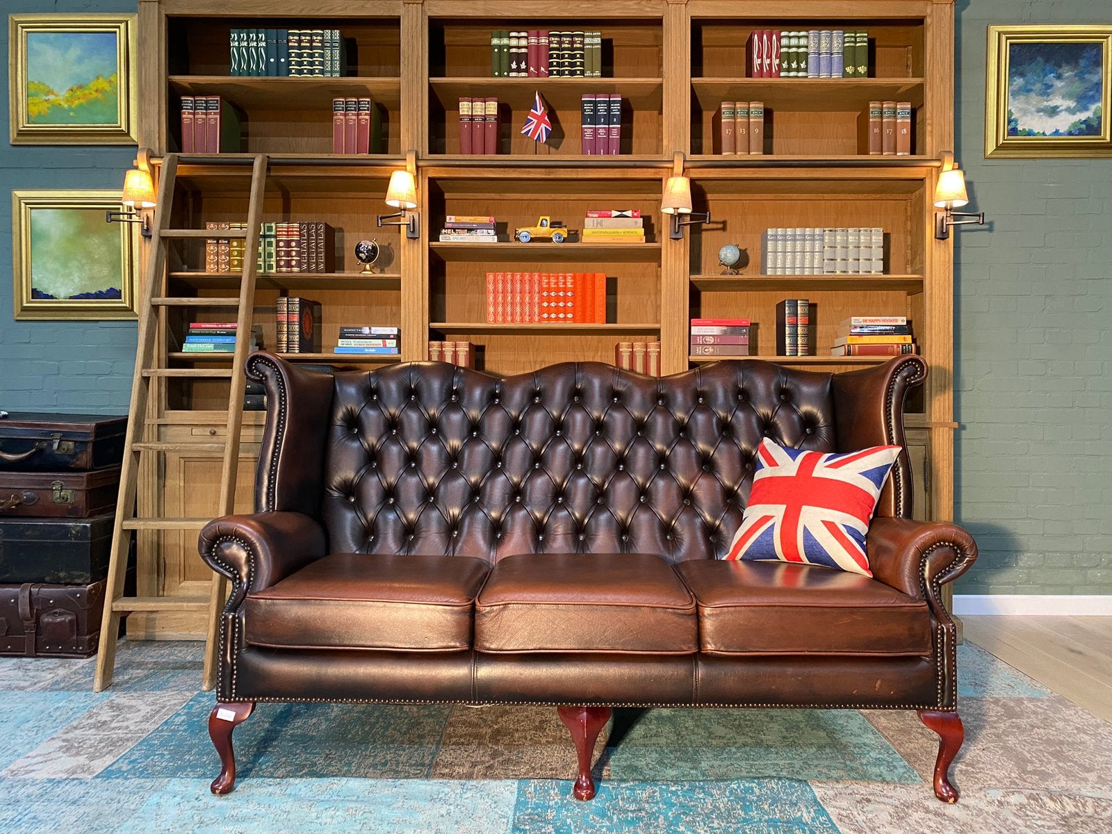 Chesterfield bank hoge rug beuin gevlamd, 125 cm of meer, Leer, Ophalen of Verzenden, Zo goed als nieuw
