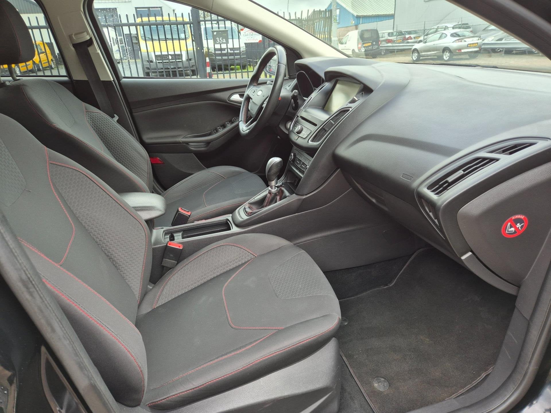 Foto 17 van Ford Focus Wagon 1.5 Black Edition ST Look *AKTIEPRIJS!