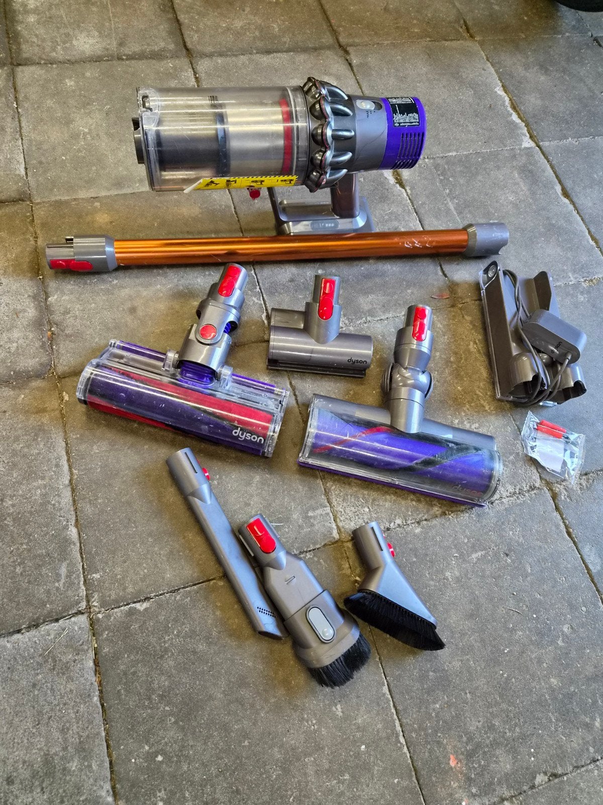 Dyson V10 Absolute steelstofzuiger met accessoires, Witgoed en Apparatuur, Gebruikt, Draadloos, Ophalen of Verzenden, Dyson