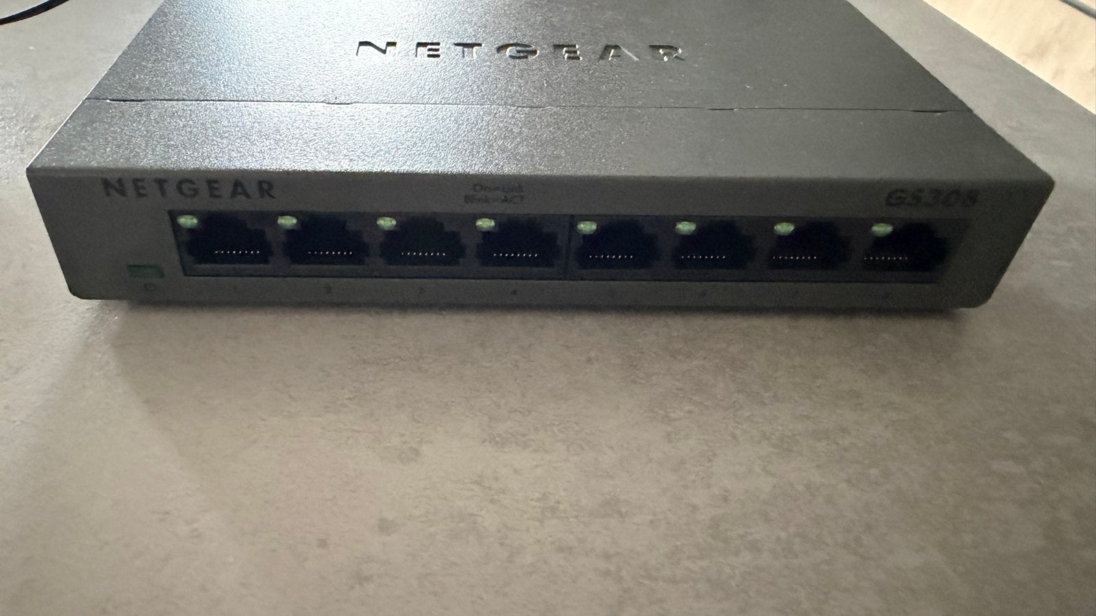 NETGEAR GS308 8-poorts Gigabit Switch, Computers en Software, Ophalen of Verzenden, Gebruikt