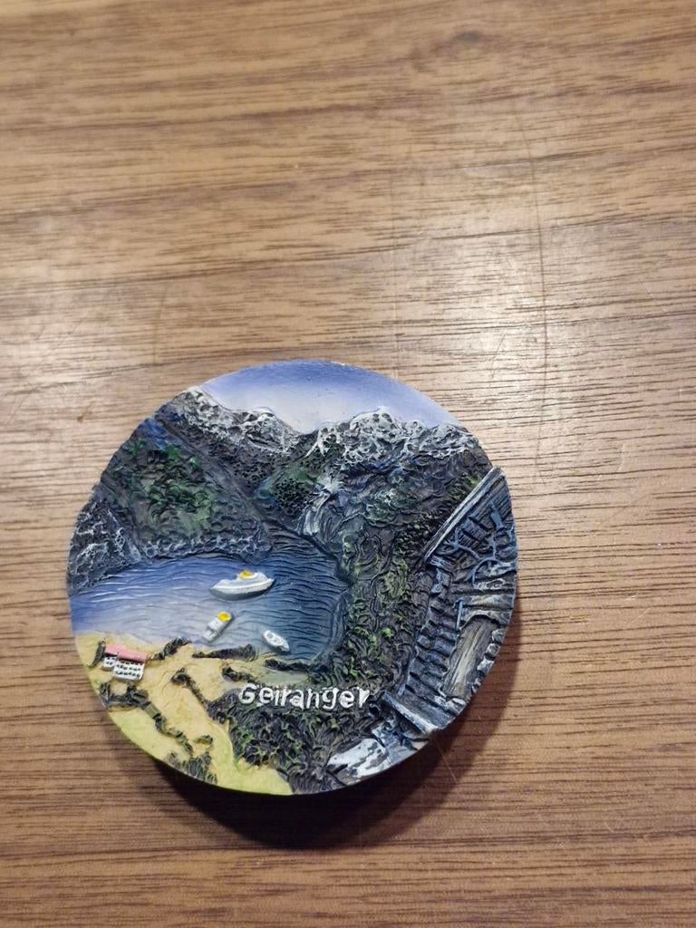 329 Geiranger souvenir magneet, Ophalen of Verzenden
