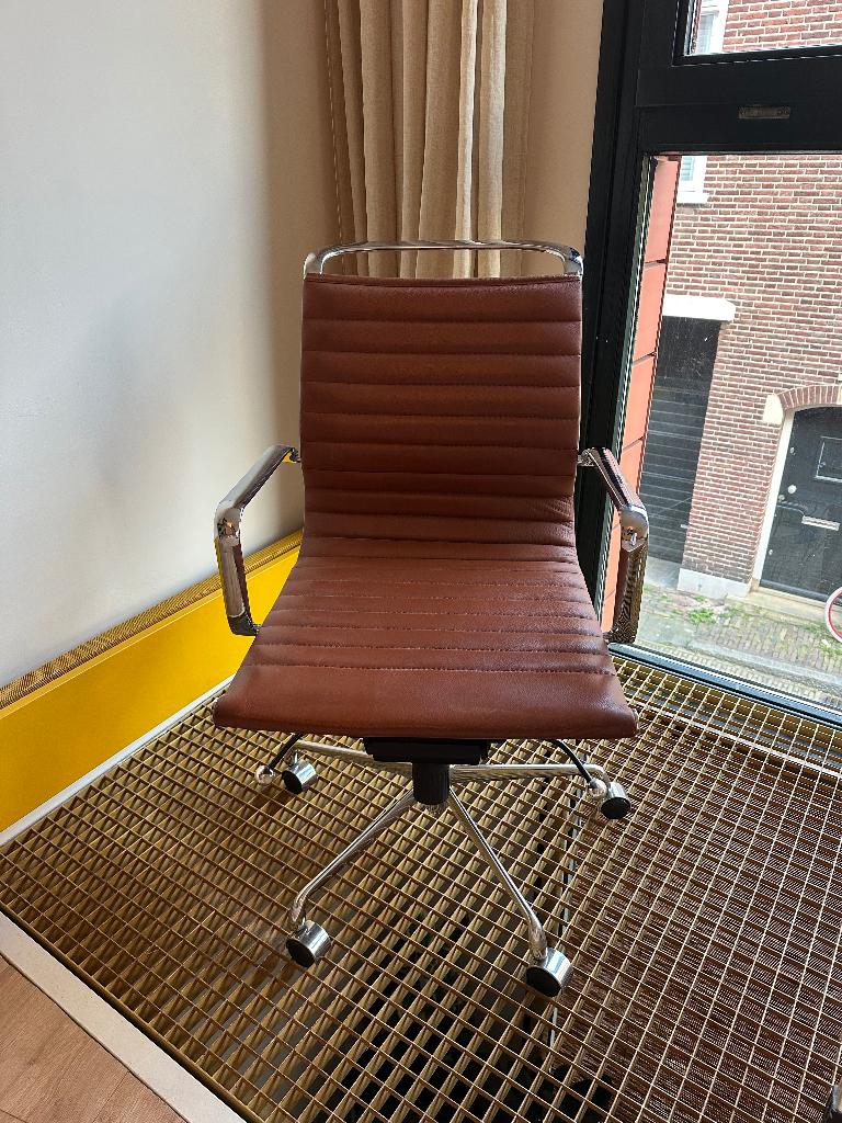 Luxe design bureaustoel – cognac/bruin leerlook met chrome, Huis en Inrichting, Bureaustoelen, Ophalen, Zo goed als nieuw, Bruin