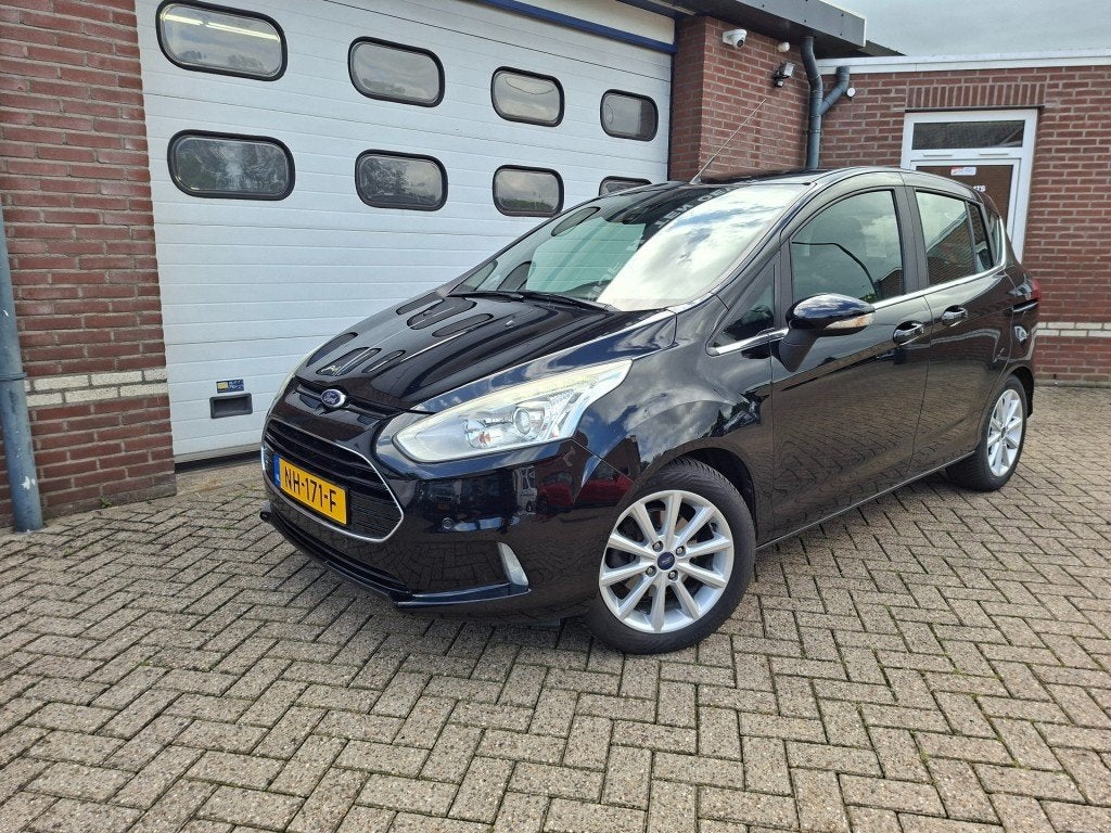 Ford B-MAX 1.0 ECOB. TITANIUM  trekhaak / achteruit rij came, Auto's, Ford, Voorwielaandrijving, 101 pk, Gebruikt, Zwart