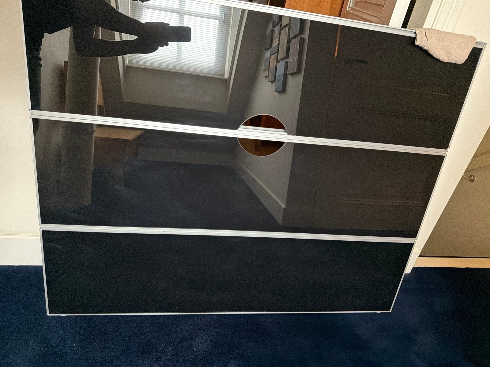 Zwart glazen tv-meubel met aluminium frame + beugel, Ophalen, 100 tot 150 cm, Nieuw, Glas
