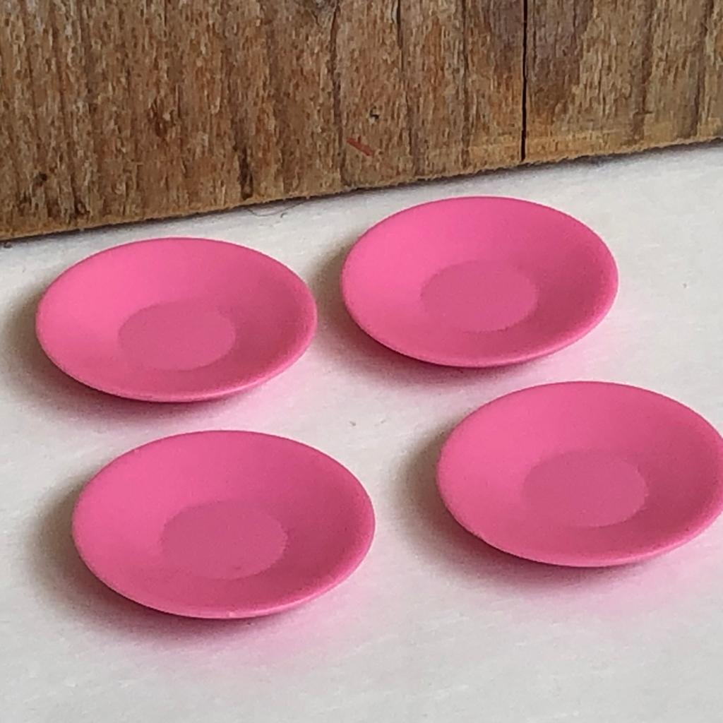 4 roze borden voor Barbie poppenhuis, Ophalen of Verzenden, Zo goed als nieuw, Toebehoren
