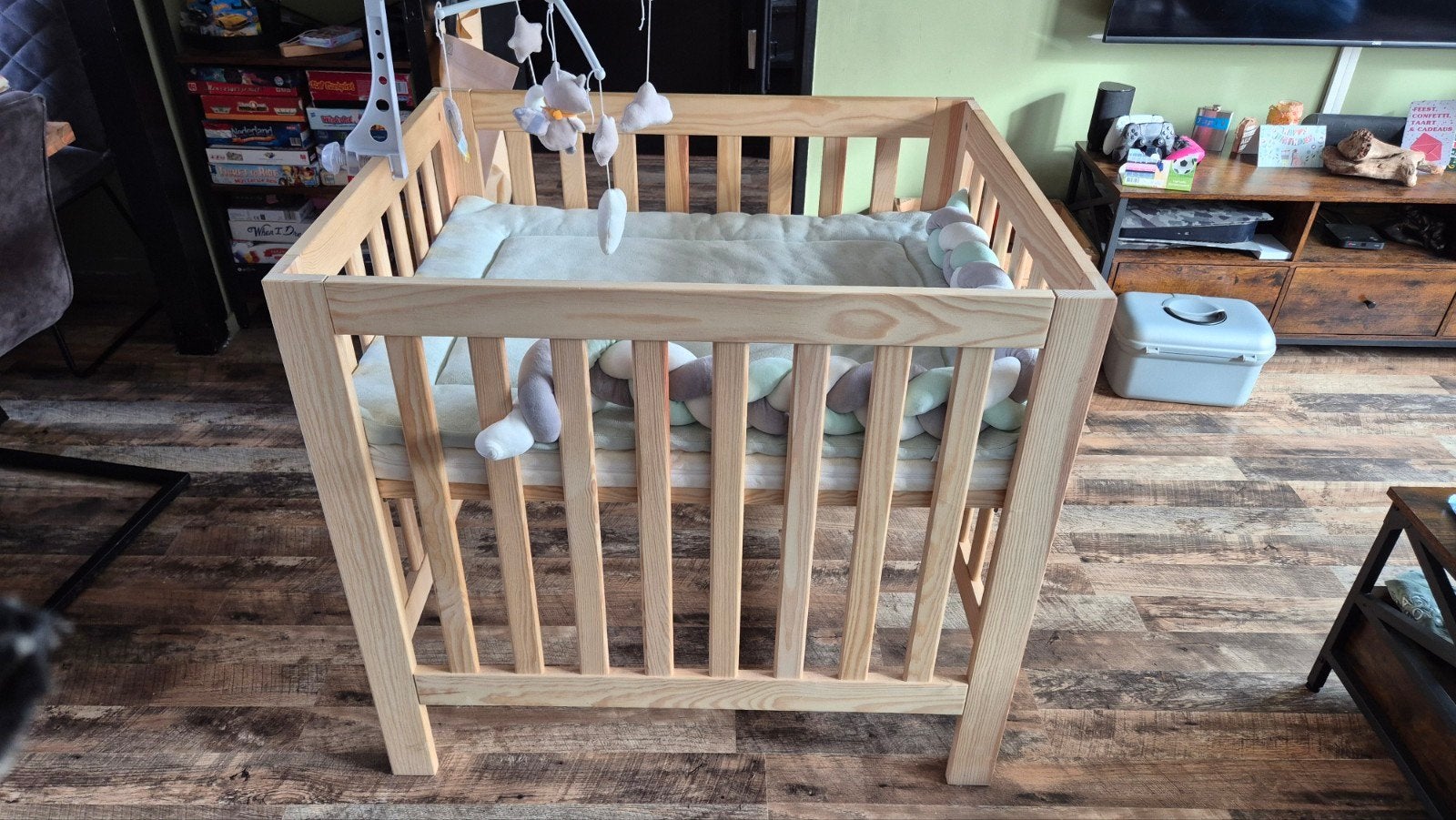 Babybox met muziekmobiel, matras en 2 boxkleden, Ophalen of Verzenden