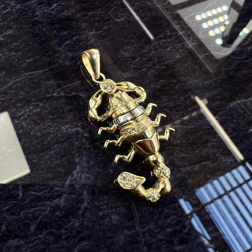 14 karaat gouden schorpioen kettinghanger nieuw, Ophalen of Verzenden, Zo goed als nieuw, Goud, Kruis of Symbool