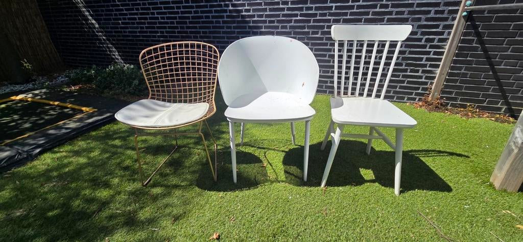 Gratis Set van 3 diverse stoelen: wit, goudkleurig, modern, Huis en Inrichting, Stoelen, Gebruikt, Drie, Hout, Kunststof, Metaal