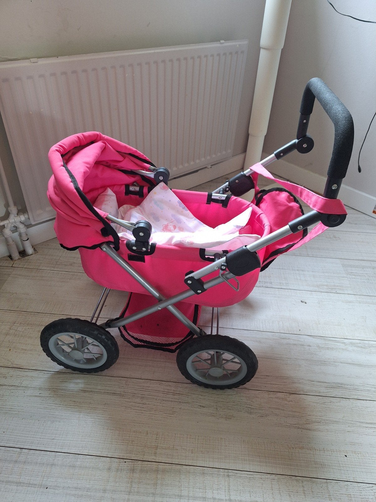 Roze poppenwagen met dekentje en kussen, Ophalen, Gebruikt, Babypop