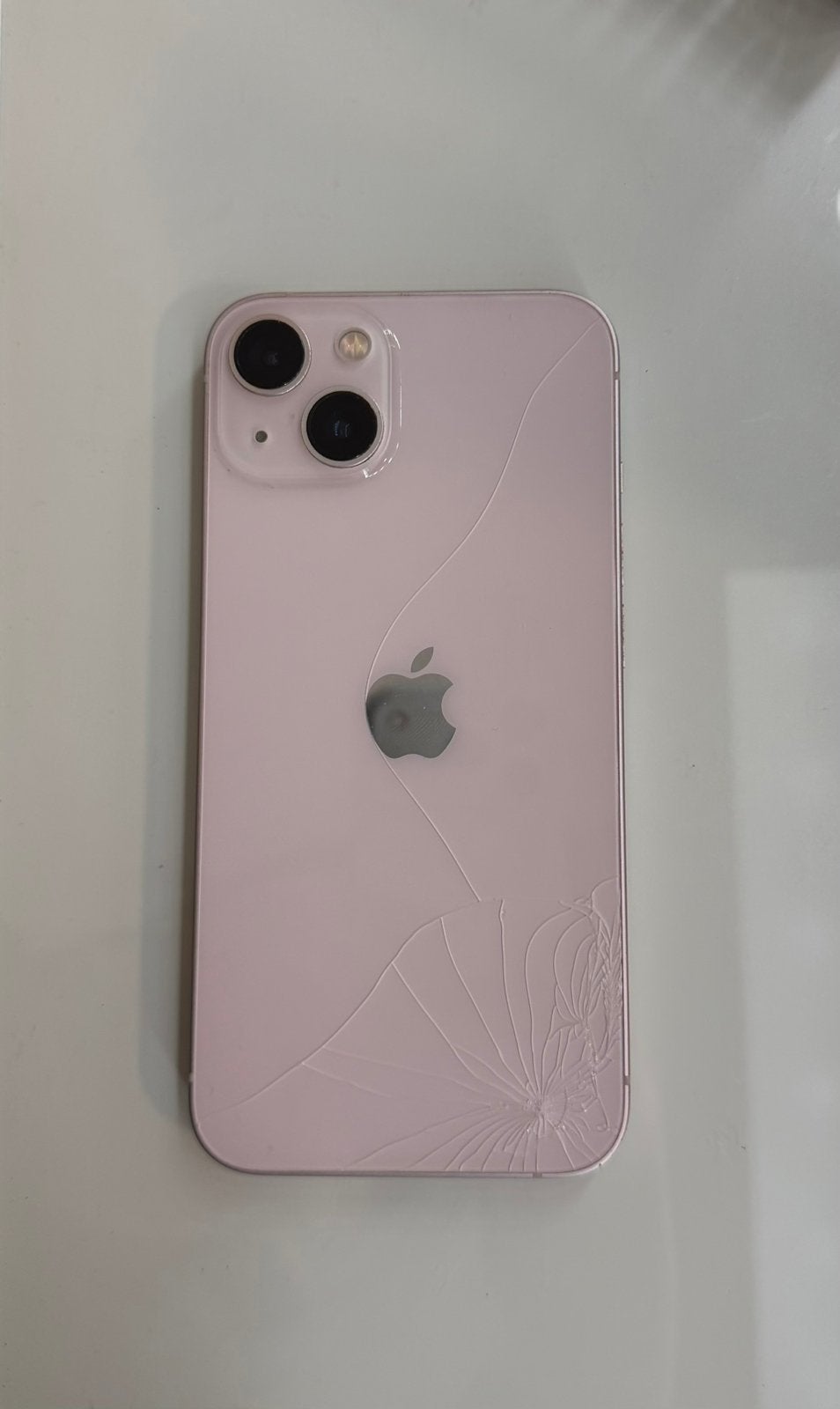 Foto 2 van Iphone 13 - Roze 80% batterijconditie