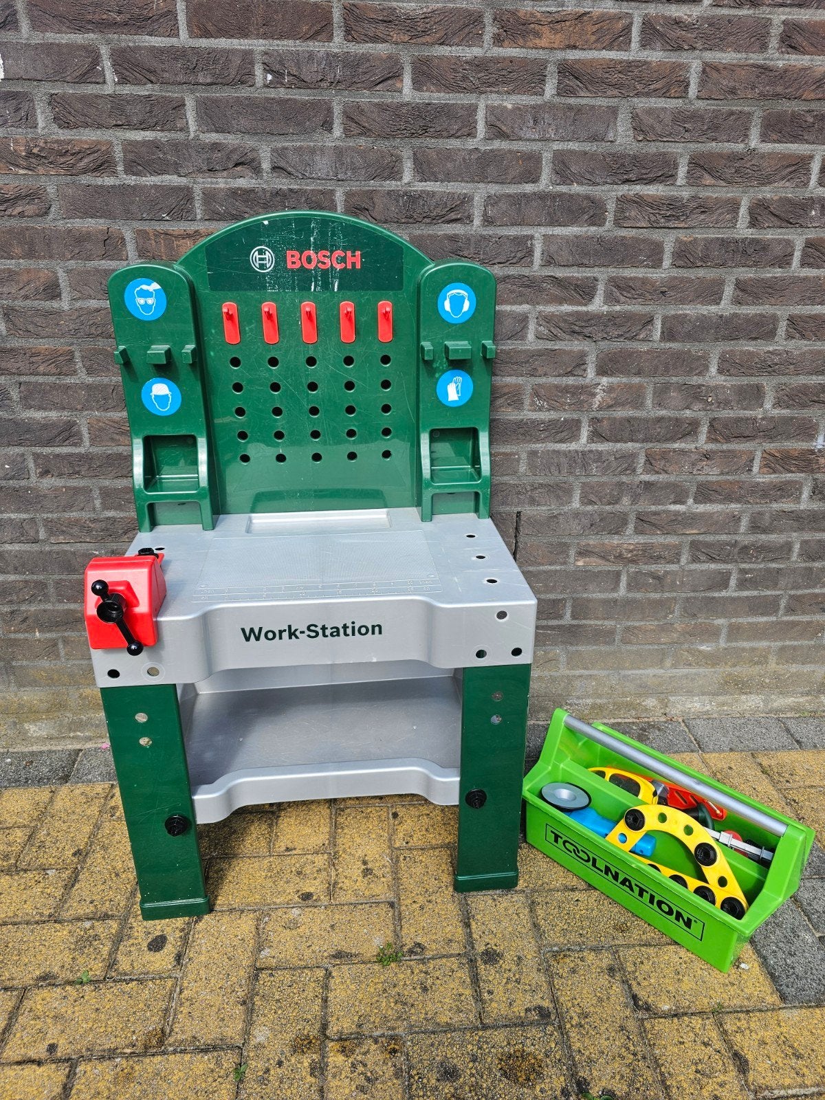 Kinder werktafel, Ophalen