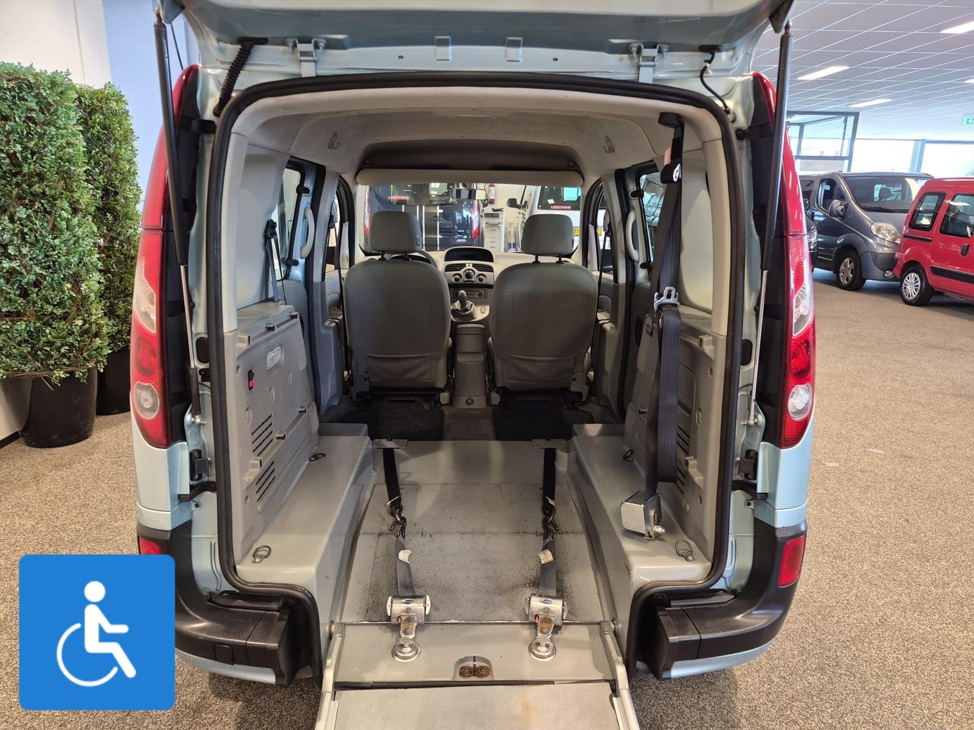 Renault Kangoo Rolstoelauto 2+1 (airco), Auto's, Voorwielaandrijving, 12 maanden, Gebruikt, Blauw