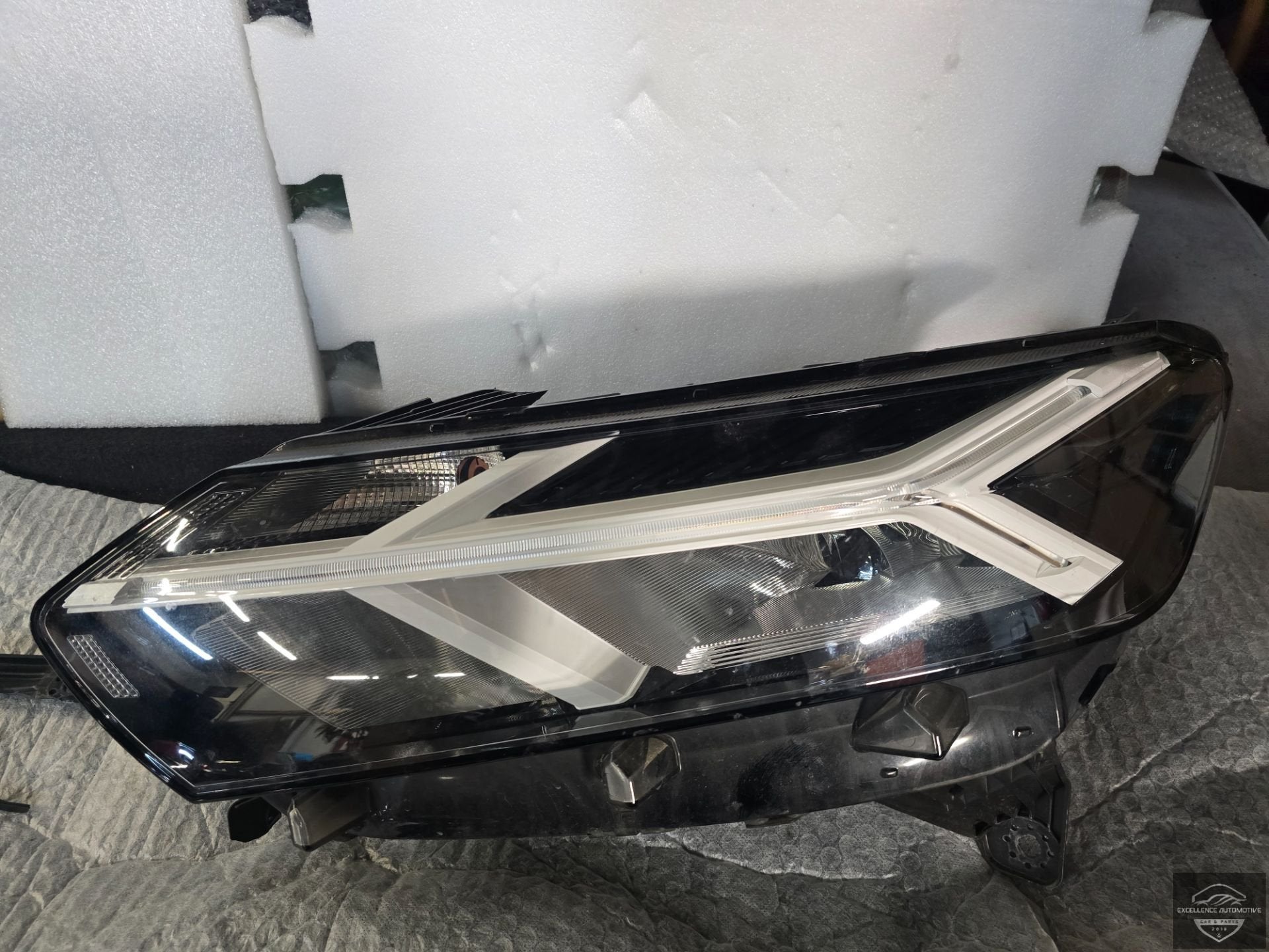 Dacia Sandero 3 Logan Jogger Vol LED Koplamp L 260601750R, Dacia, Gebruikt, Automobile-Dacia SA, Str. Uzinei 1
115400  Mioveni, RO