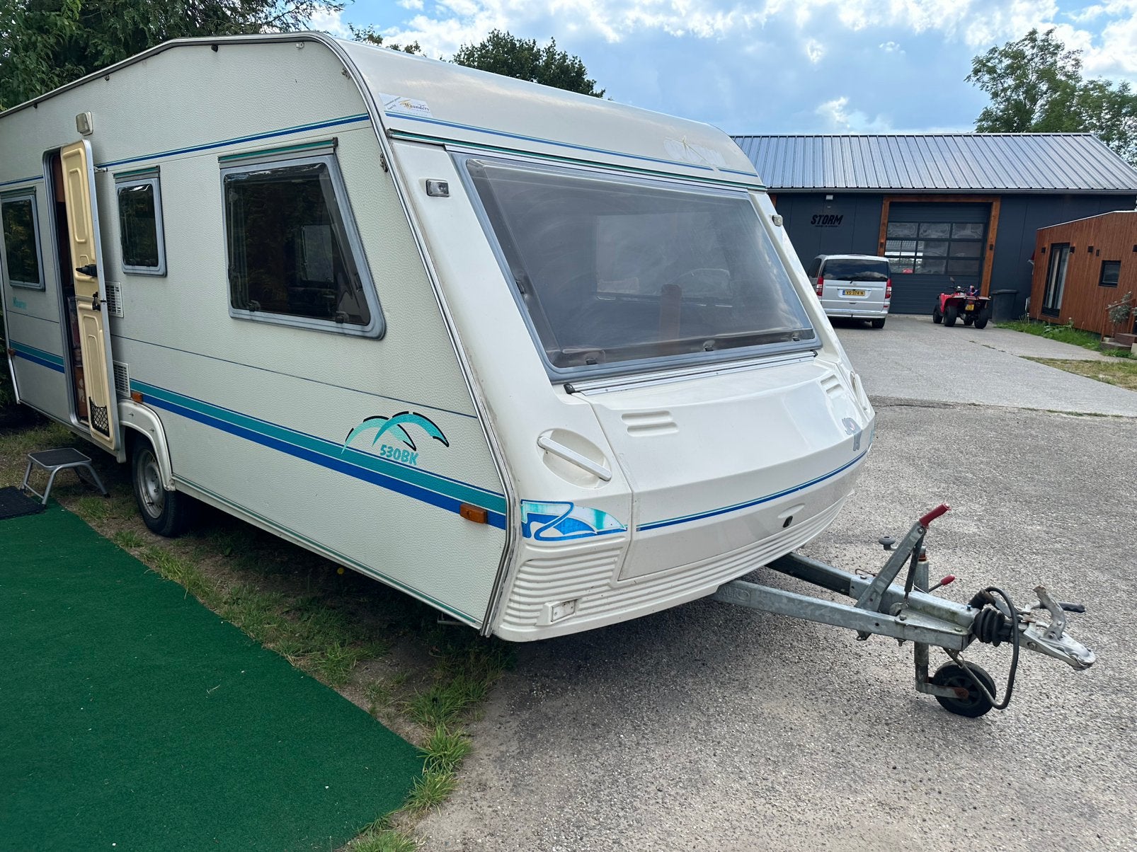 Abi Moorea Edition 530 caravan met voortent & luifel., Caravans en Kamperen, Overige merken, Omvormbare zithoek, Rondzit, Bedrijf