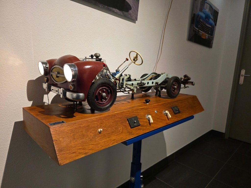 Vintage Höhm rijschoolmodel autotechniek (1964) 1.05m lang, Ophalen