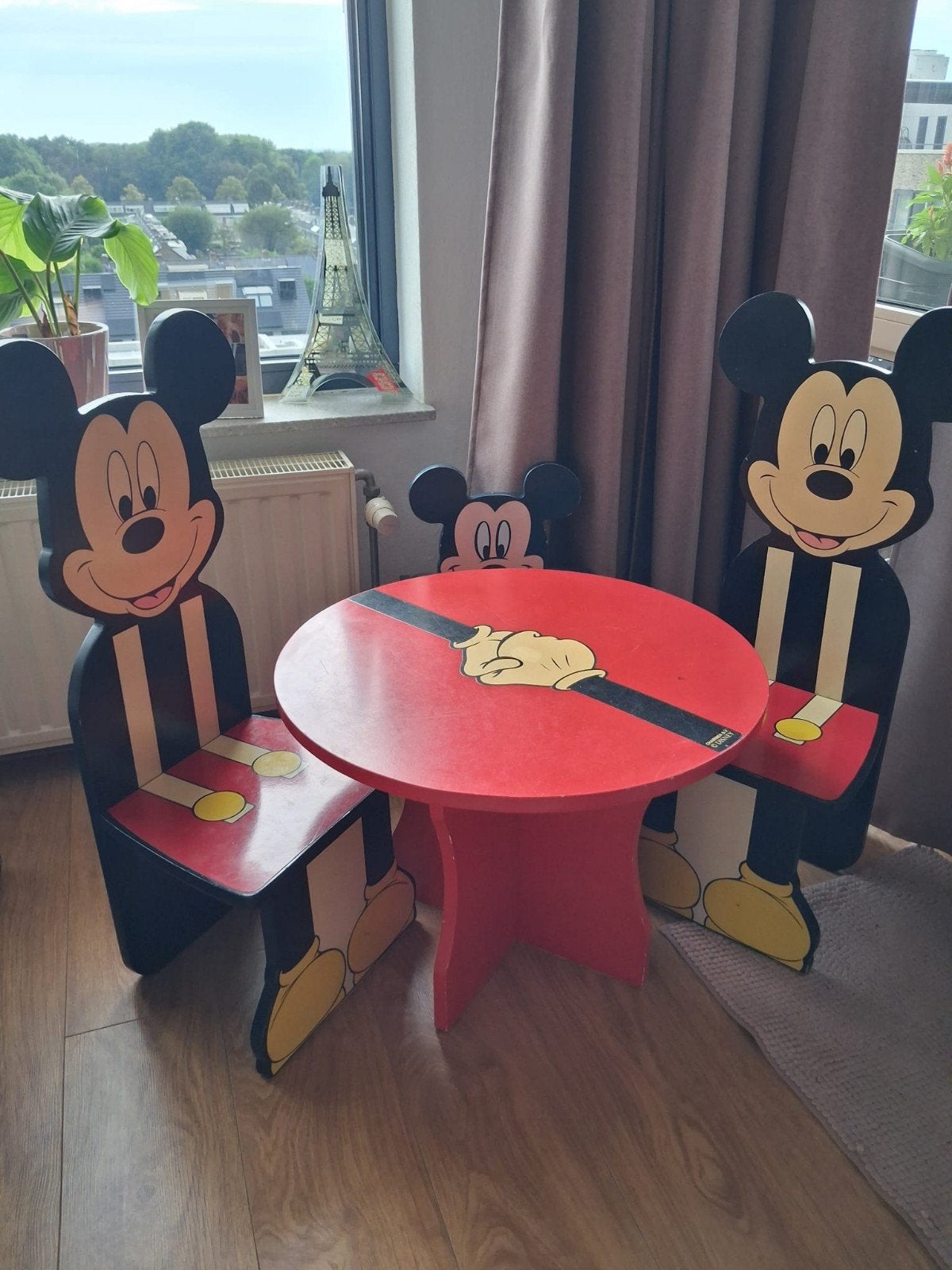 leuk mickey mouse kinder set  met 3 stoeltjes, Ophalen, Gebruikt