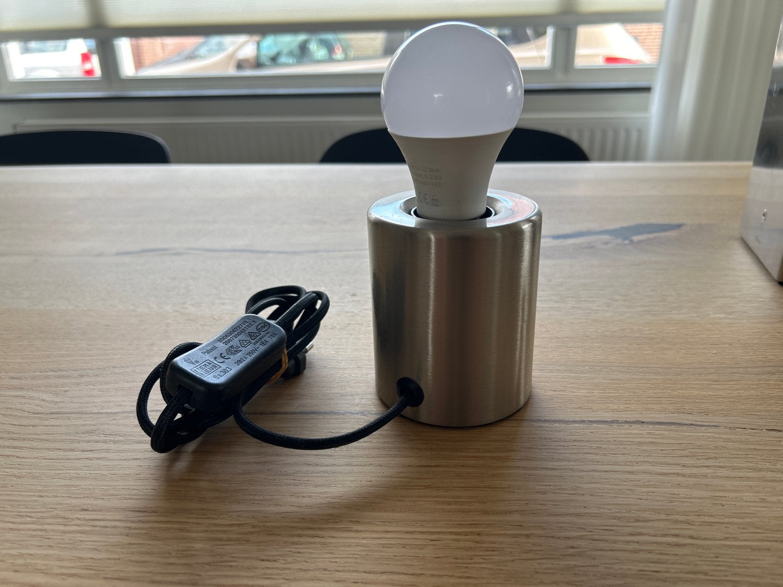 Moderne tafellamp met E27 fitting en schakelaar, Inclusief lichtbron, Metaal, Modern, Zilver