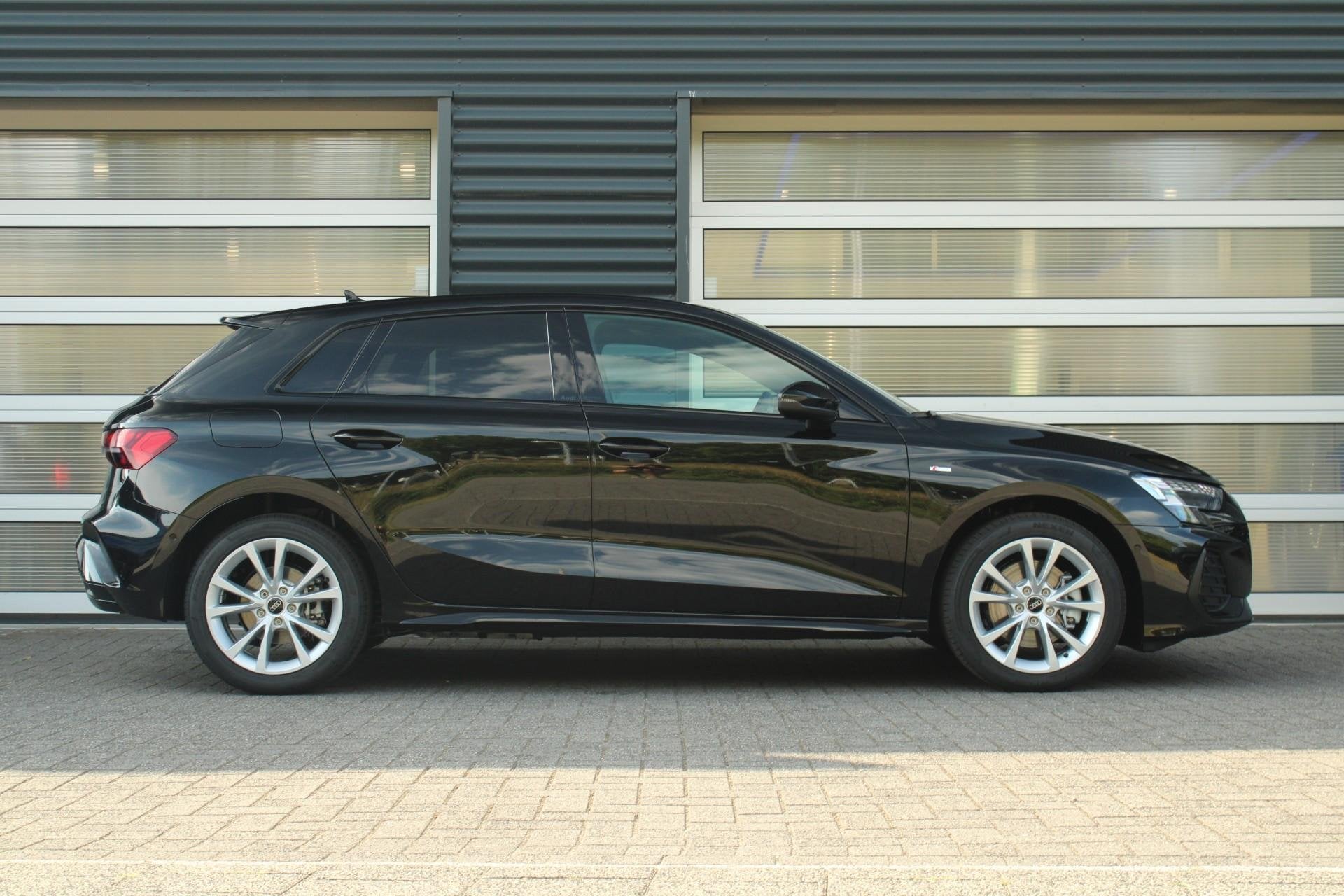 Audi A3 Sportback 40 TFSI e 204pk S Edition | Trekhaak Afnee, Auto's, 12 maanden, 1498 cc, 4 cilinders, 150 min
