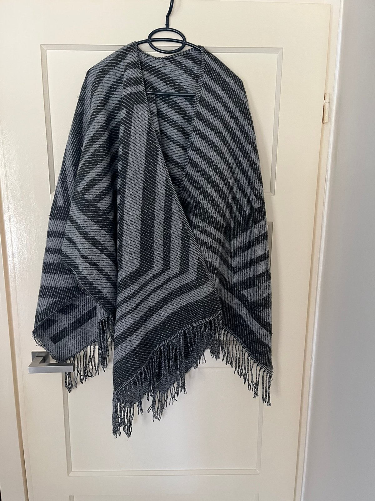 Omslagdoek of stola, Ophalen of Verzenden, Zo goed als nieuw, Maat 46/48 (XL) of groter, Sjaal
