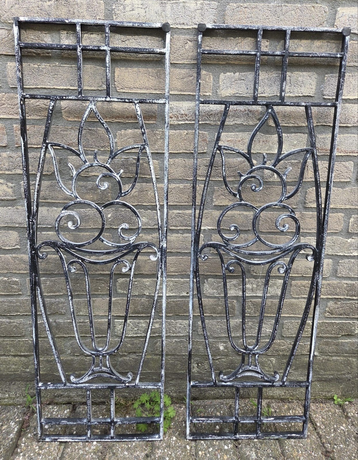 2 Giet/smeedijzeren deurroosters ornamenten, Ophalen