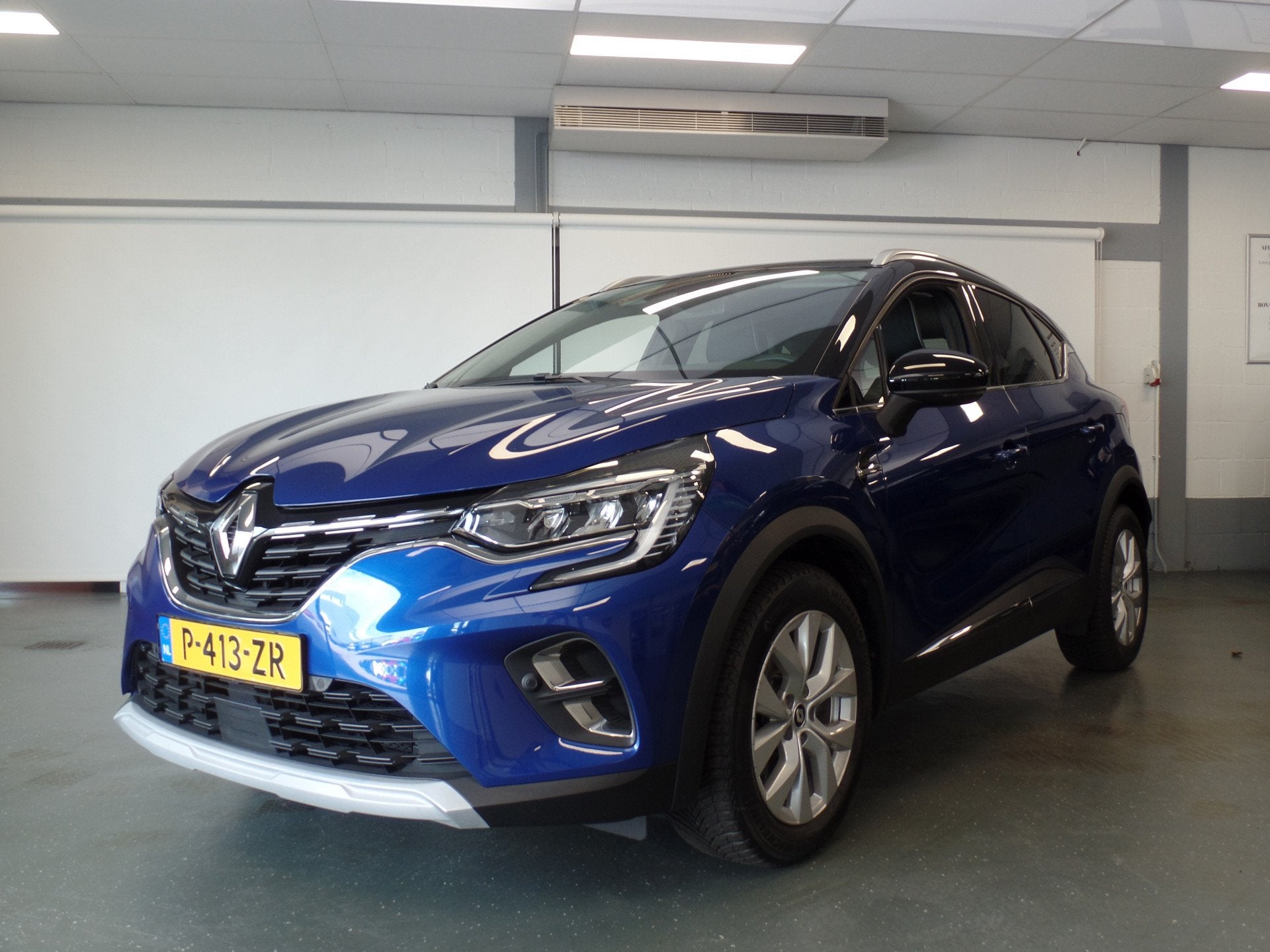 Renault Captur 1.6 E-Tech Plug-in Hybrid 160 Intens Navigati, 77 km/l, Gebruikt, 4 cilinders, Blauw