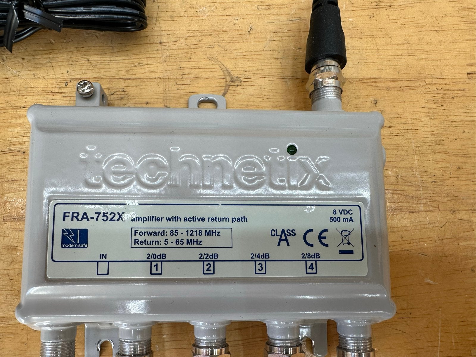 Technetix FRA-752X versterker met adapter, Ophalen of Verzenden, Gebruikt, Minder dan 2 meter, Overige kabels