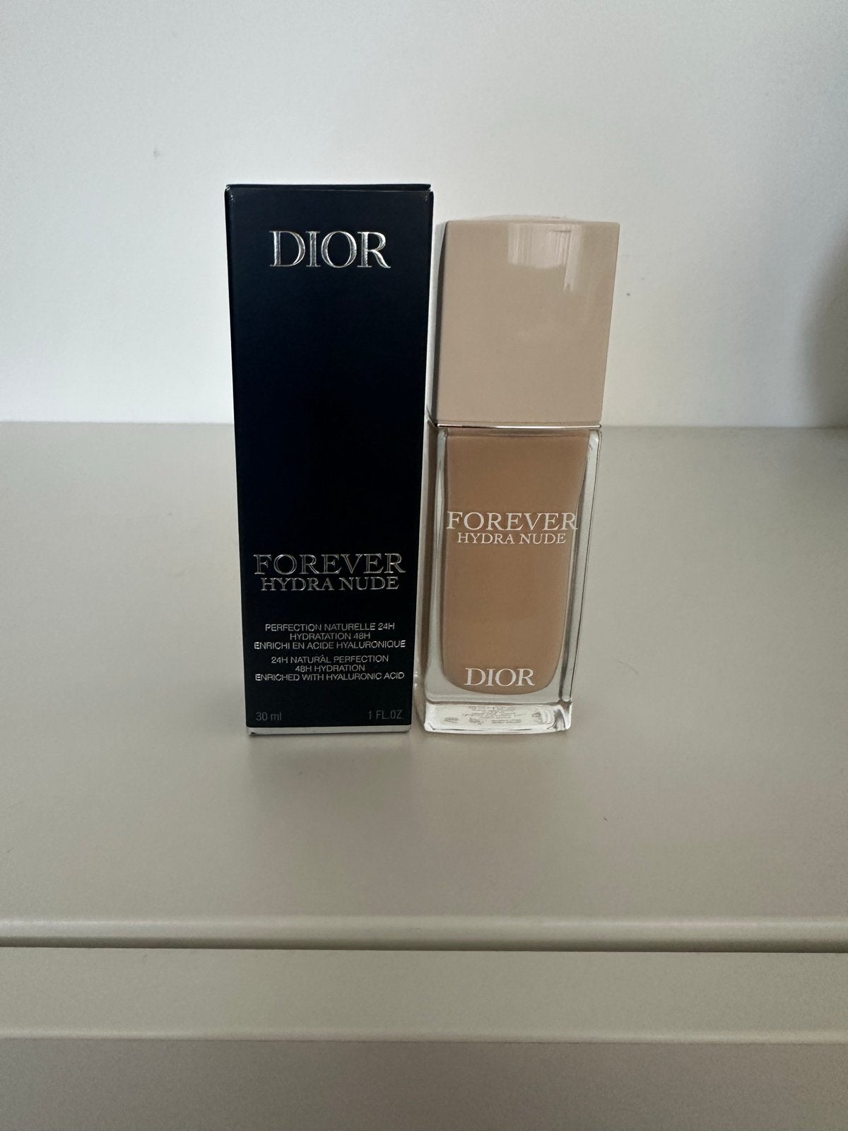 Dior Forever Hydra Nude 1.5N Foundation ZGAN, Gehele gezicht, Beige, Ophalen of Verzenden, Zo goed als nieuw