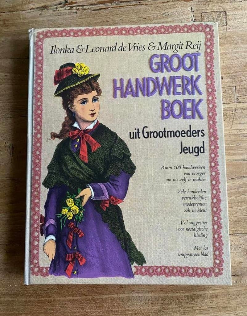 Grootmoeders handwerkboek, Ophalen of Verzenden, Gelezen, Mode algemeen