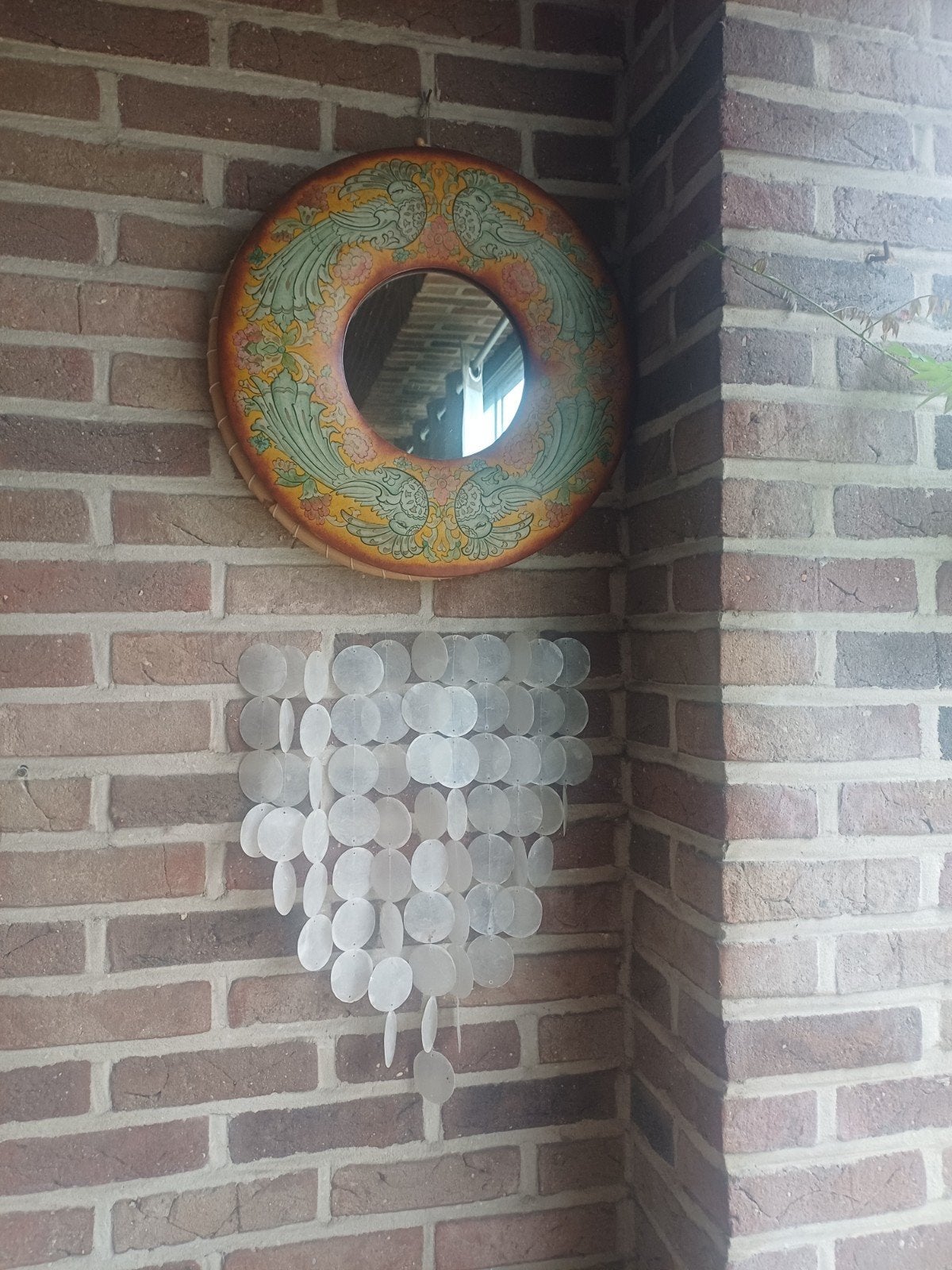 Decoratieve ronde spiegel met vogelmotief, Ophalen of Verzenden, Rond, 50 tot 100 cm