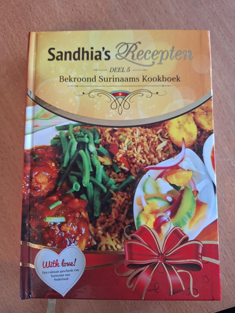 Sandhia's Recepten deel 5, Boeken, Ophalen of Verzenden, Zo goed als nieuw