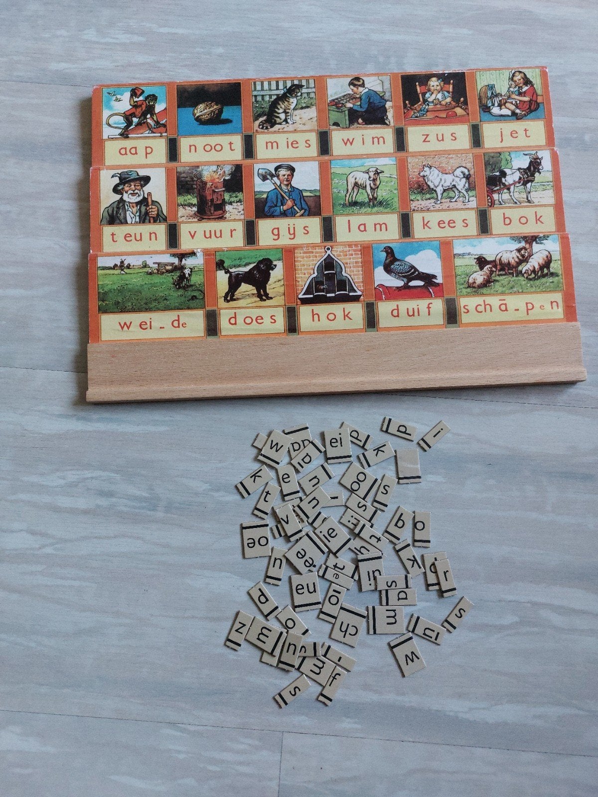 Houten Aap Noot Mies leesplank met letters, Ophalen of Verzenden, Houten stempel