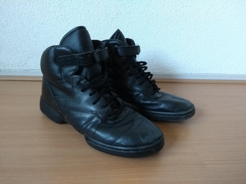 Capezio danssneakers maat 42, Ophalen of Verzenden, Gebruikt, Schoenen