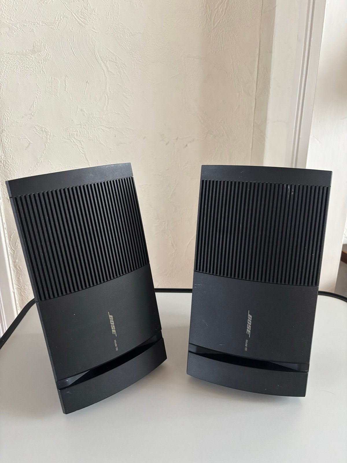 Bose Model 100 Speakers - Gebruikt met uitstekend geluid, Ophalen of Verzenden, Gebruikt, Stereo speakers, Bose