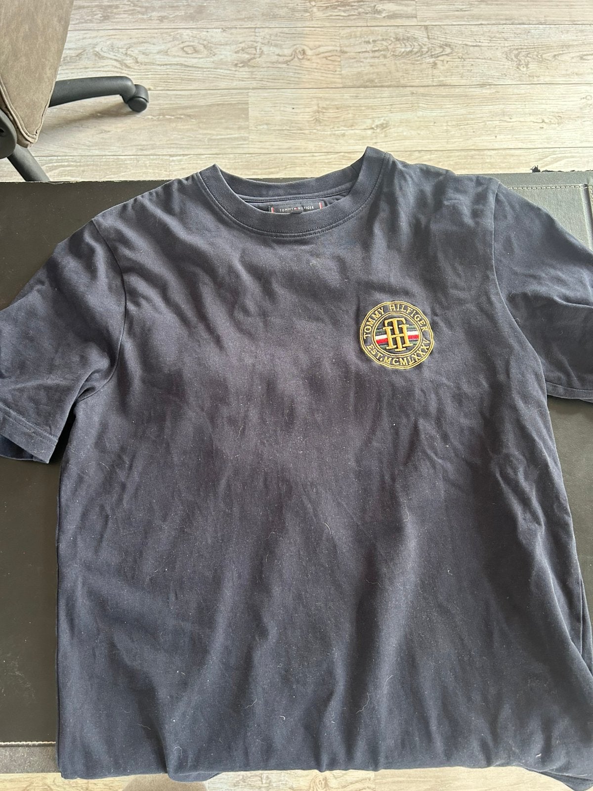 Tommy Hilfiger T-shirt donkerblauw maat L – geborduurd logo, Ophalen of Verzenden, Zo goed als nieuw, Maat 52/54 (L), Blauw