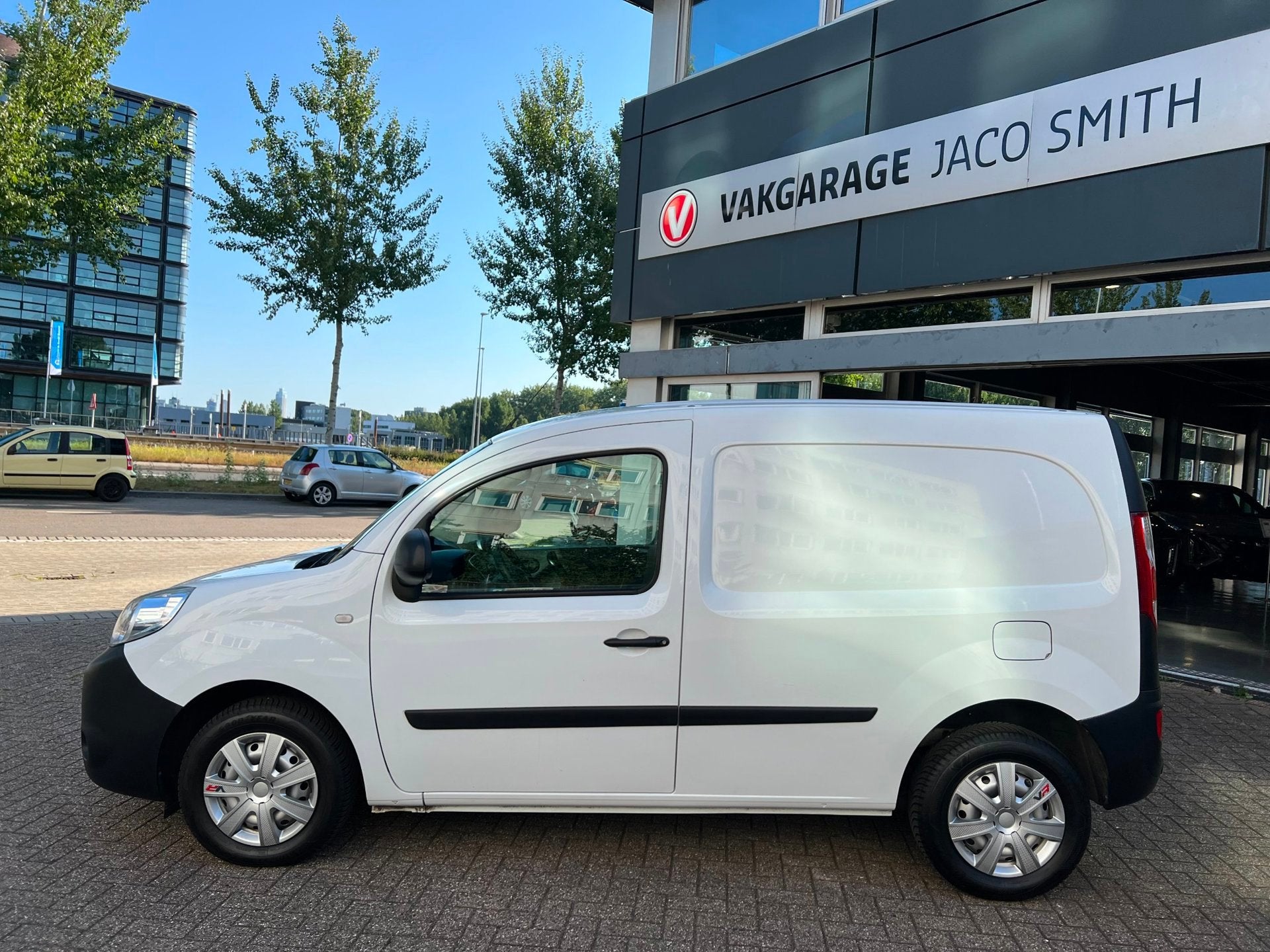 Renault Kangoo 1.5 Blue dCi 80 Comfort, Auto's, Bestelauto's, Voorwielaandrijving, Stof, Gebruikt, Euro 6